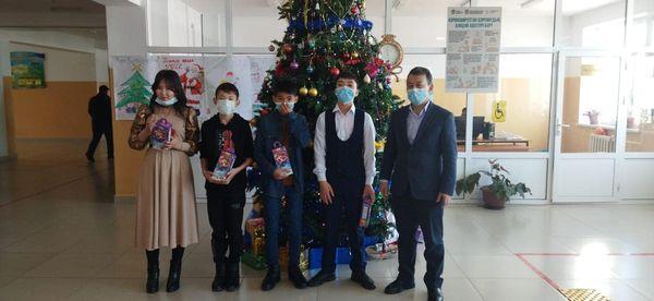 Мейірімді - жүрек, жомарт - қол