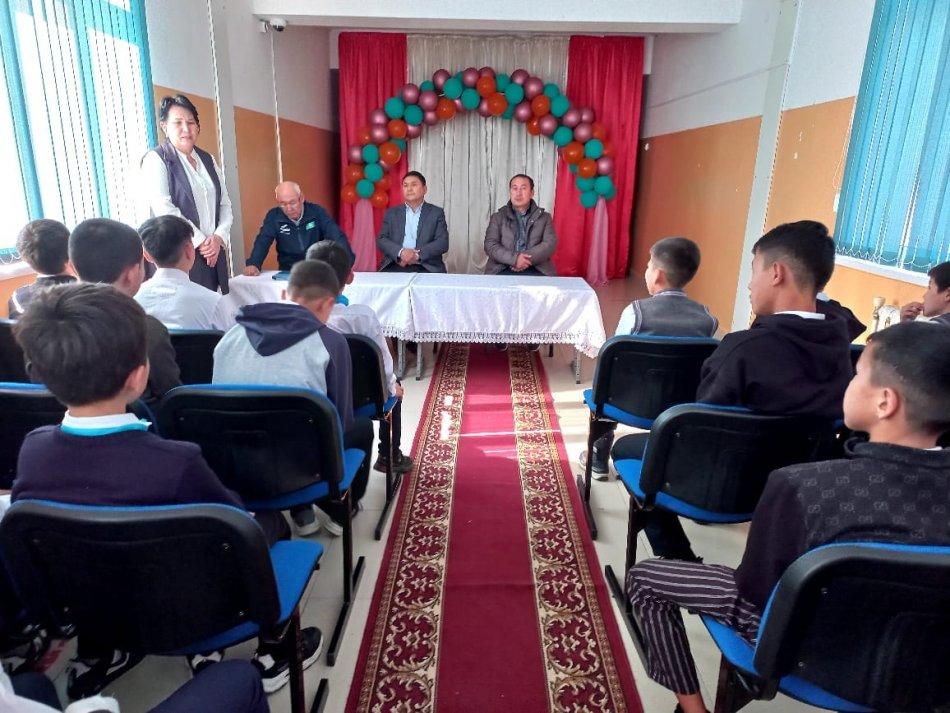 “АНАЛАР” және “ӘКЕЛЕР”  7-9 сынып оқушылары арасында дөңгелек үлстел және жиын  өткізілді