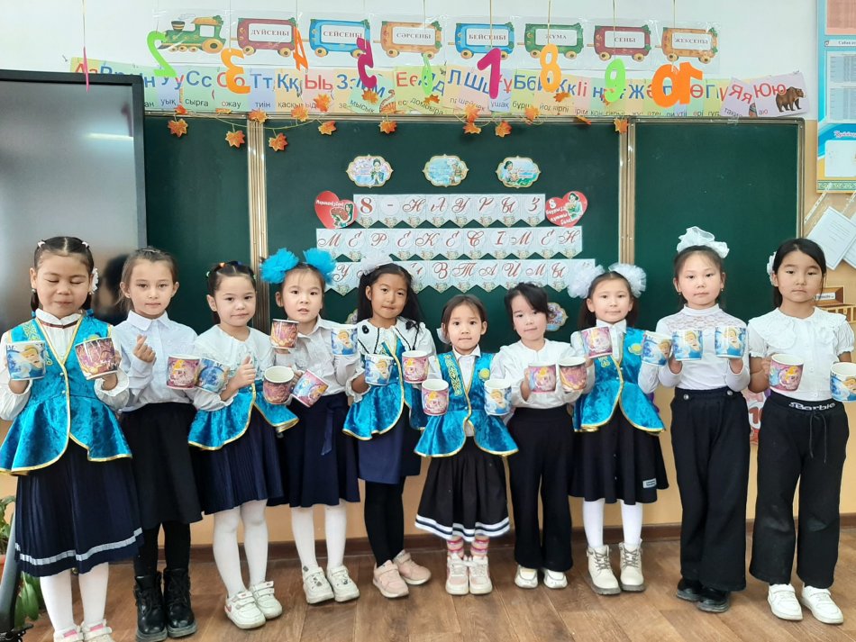 8-наурыз Халықаралық әйелдер мерекесіне орай, өз аналарына арнап өлең шумақтарын айтты