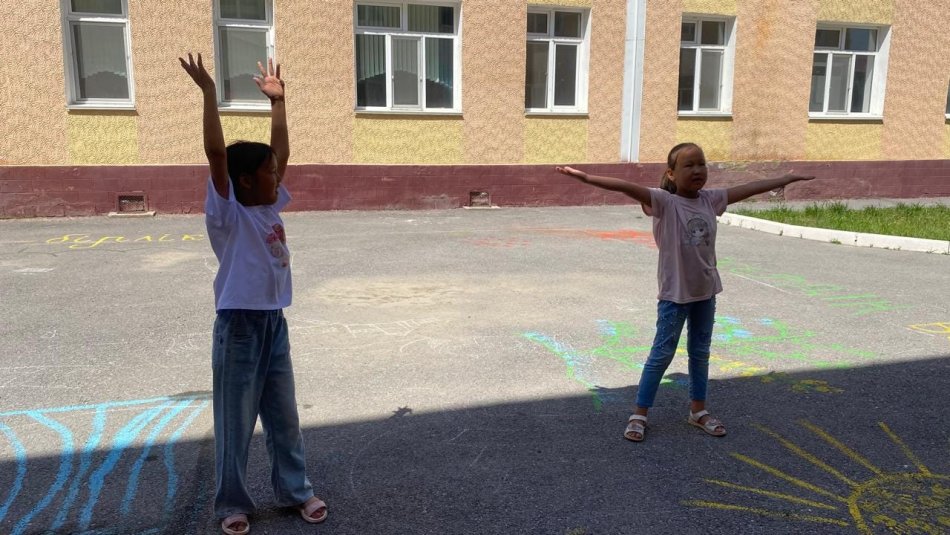 АСТАНА ҚАЛАСЫНЫҢ ОҚУШЫЛАРЫ «ӘНҰРАНЫМ – АЙБЫНЫМ» АТТЫ ЧЕЛЛЕНДЖ ОРЫНДАДЫ.