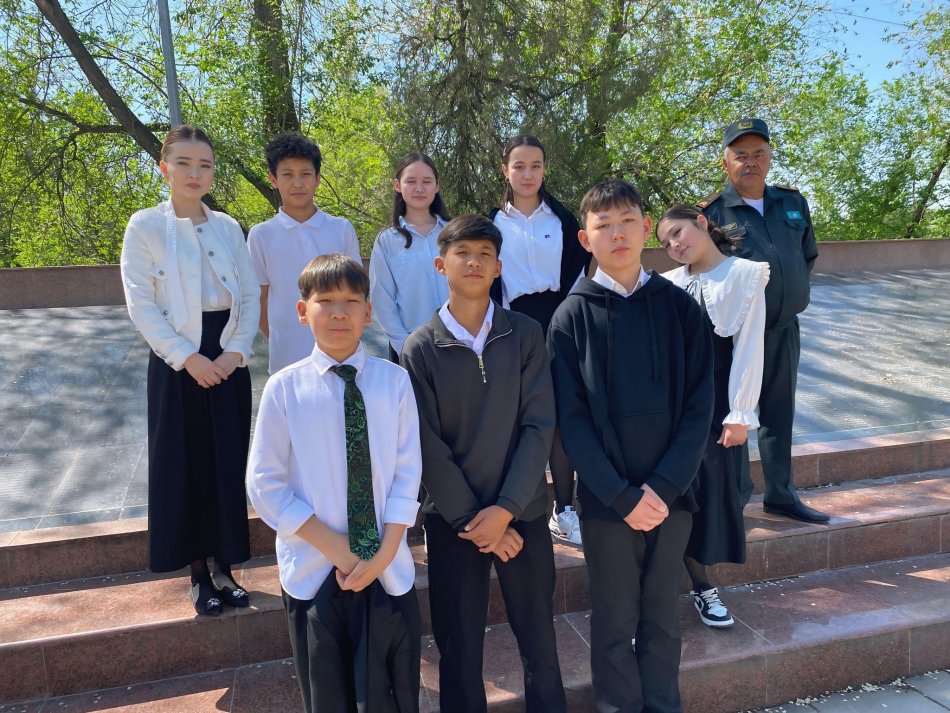 ЕРЛІККЕ ТАҒЗЫМ, ҰРПАҚҚА ҮЛГІ