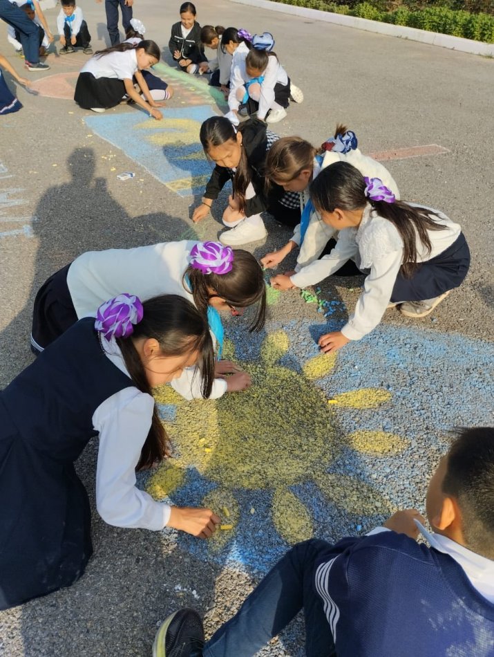 “Достық, ынтымақ, бірлік” тақырыбында сурет салу байқауы болып өтті.