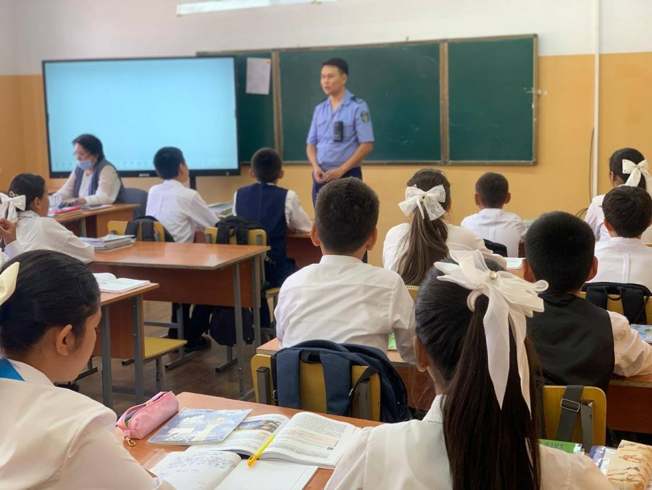 «Интернет алаяқтық» алдын алу  туралы мектеп испекторы Б.Қ.Сапарбек  түсіндірме жұмыстарын жүргізілді.