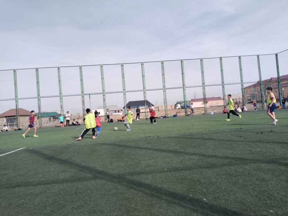 «Салауатты өмір, мықты рух,қауіпсіз болашақ!» атты дене шынықтыру апталығында 2-3-4,5-6 сыныптар арасында кіші футболдан "ұлдар" арасында жарыс болып өтті.