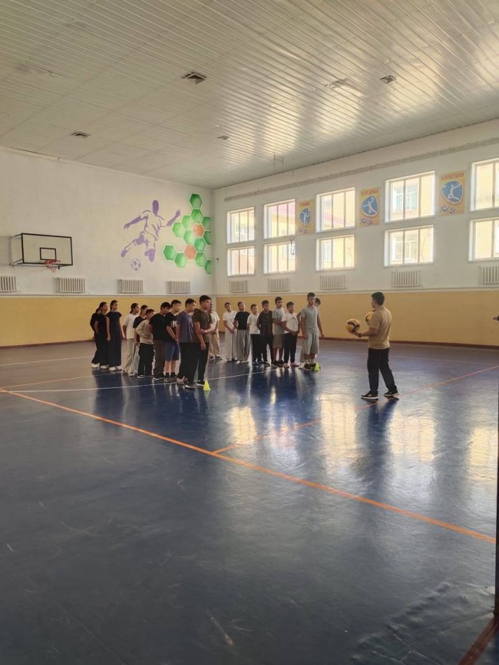 8 "Б" сыныбында "Ойын жағдайында қабылдауды іске асыру" тақырыбында ашық сабақ болып өтті.