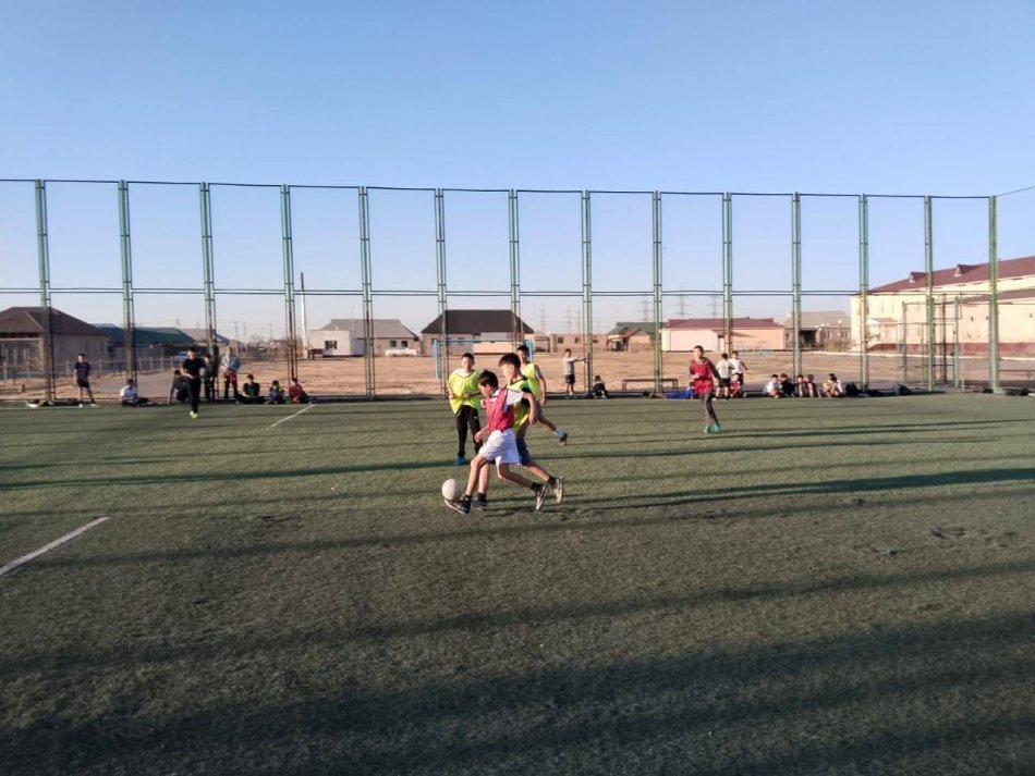7-8,9-11 сыныптар арасында кіші футболдан "Ұлдар" арасында жарыс болып өтті.