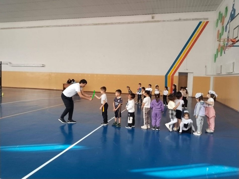 1 "Ә" сынып. Бірқатар қимыл қозғалыс дағдылары шағын және жұптасып қарын-қатынас жасау дағдылары. "Аң және қуыспақ" тақырыбында ашық сабақ болып өтті.