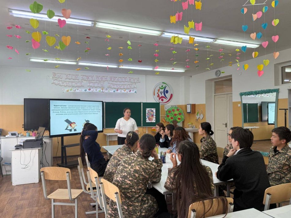 “Білім беру ұйымдарында діни экстремизмнің алдын-алу” бойынша 10 сынып оқушыларына “Қарым-қатынас дағдаларын дамыту ” тақырыбында психологиялық тренинг өткізілді.