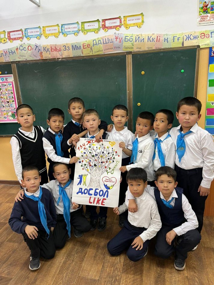 2 «А» сынып жетекшісі Толыбек Нұрмерейдің ұйымдастыруымен “Мен+Сен=Біз" атты тақырыпта тренинг өткізілді.