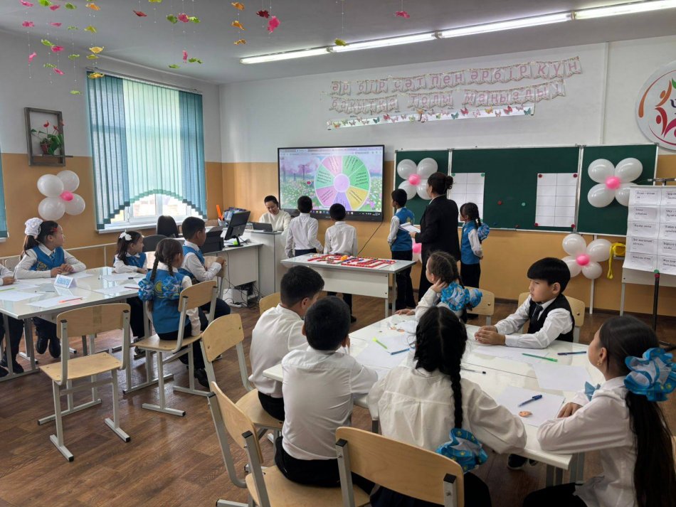 Асымбаева Камшат 4 А, Ә сыныптары арасында Ұшқыр ой алаңы "Ойлы болсаң озып көр" атты зияткерлік сайыс өткізді.