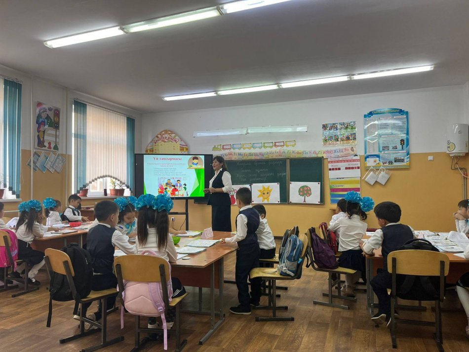 Ерсейітова Гүлжахан Бекболатқызы 1"А" сыныппен ана тілі пәнінен "Жуан және жіңішке" дауысты дыбыстар тақырыбында ашық сабақ өткізді.
