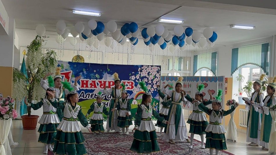 Алғыс айту күніне орай, мектебіміздің 3"Ә" және  7"Ә" сынып оқушылары  тәрбиелік мәні зор іс-шара өткізілді.